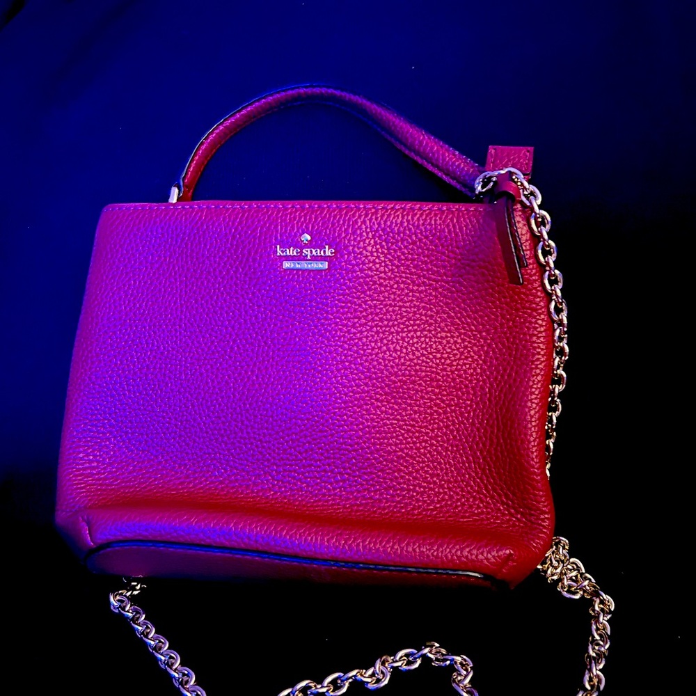 Stunning Kate spade crossbody with gold chain